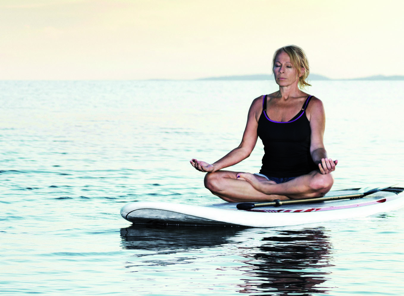Yoga-am-Wasser-Elemente-See-Entspannung